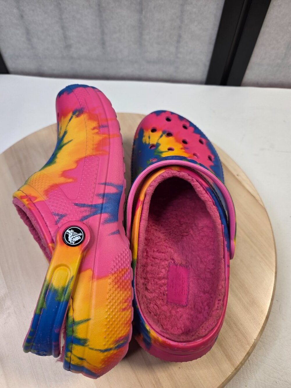 Crocs Classic Tie Dye Graphic Fur Lined Clogs Women US 8 - Picture 11 of 13